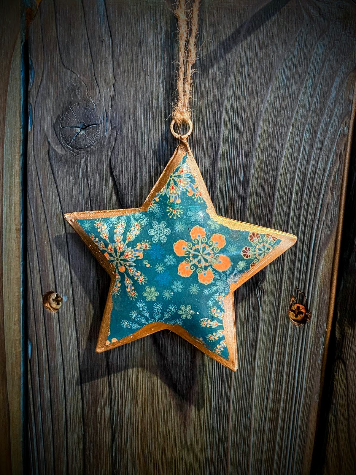 Metal Star with Winter Decoration