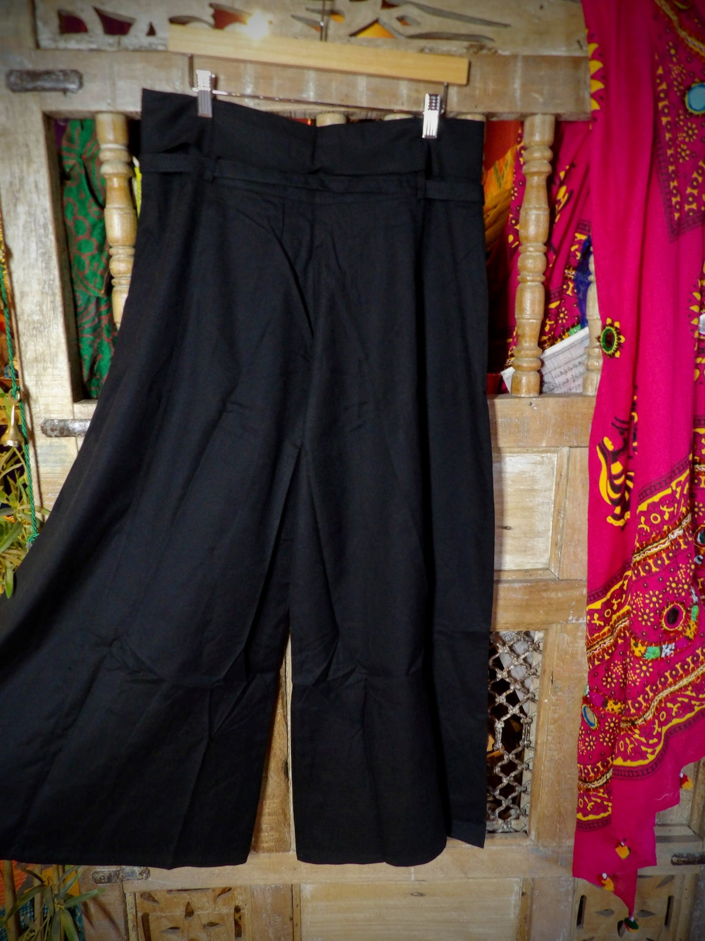 Buttoned Banded Waist Low Rise Black Culottes