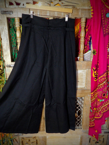 Buttoned Banded Waist Low Rise Black Culottes