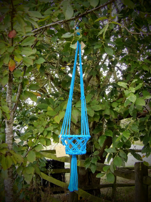 Hanging basket, macrame blue